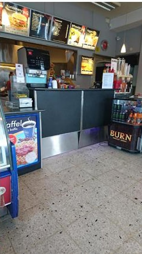Disken og menytavlene inne på Naustet Grill