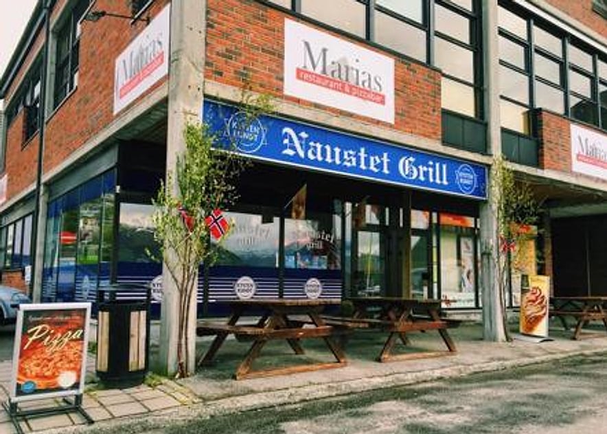 Fasaden til Naustet Grill i Hamnegata