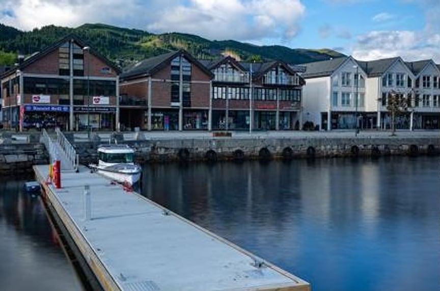 Hamnegata i Volda sett frå kaia